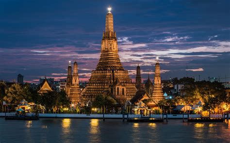 Bangkok Riverside: A Symphony of Lights and Reflection on Thailand’s Cultural Landscape